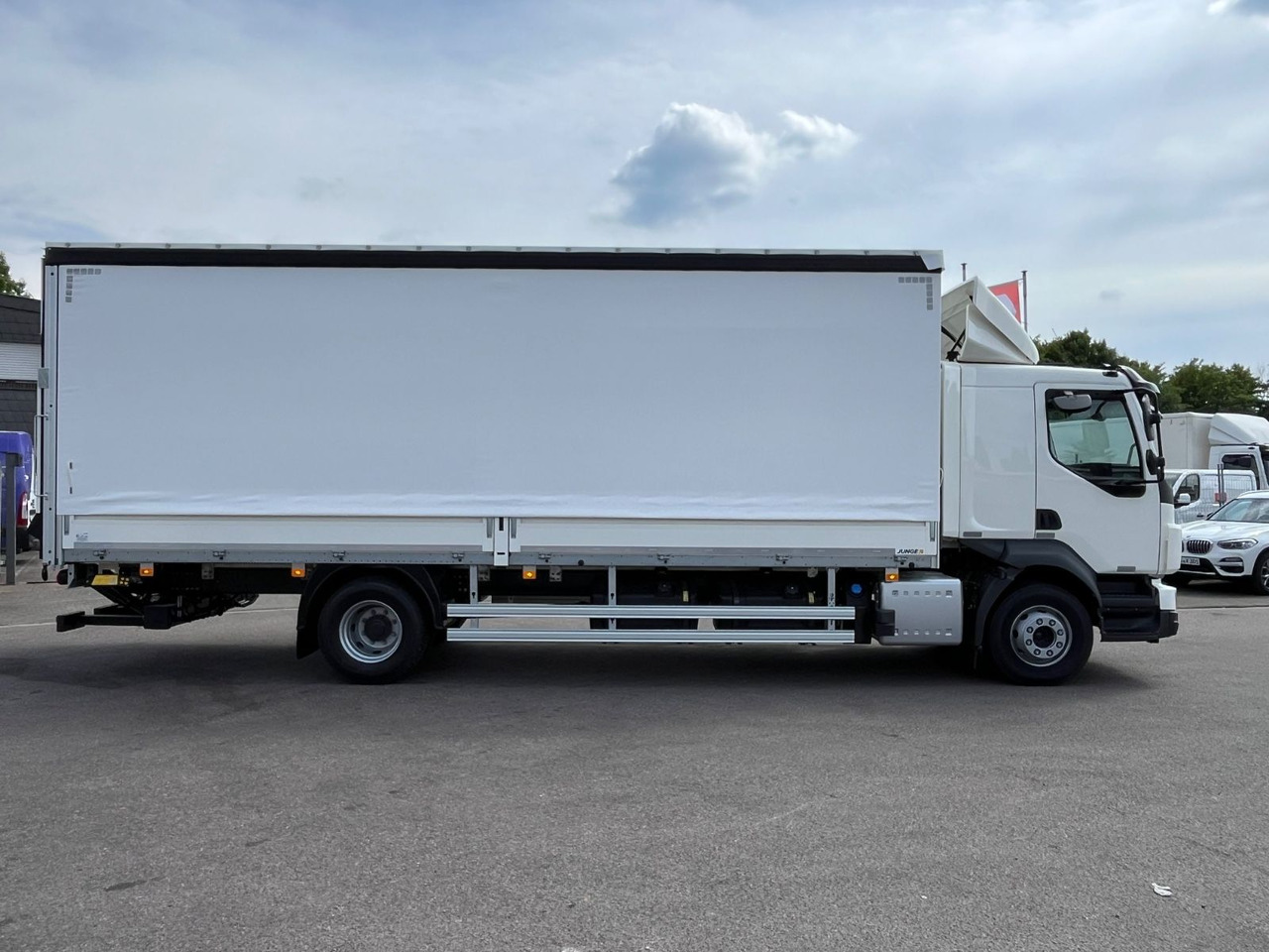 Volvo FL 14.245 Junge Schiebeplanenaufbau LBW - Plane LKW: das Bild 3 Volvo FL 14.245 Junge Schiebeplanenaufbau LBW - Plane LKW: das Bild 3