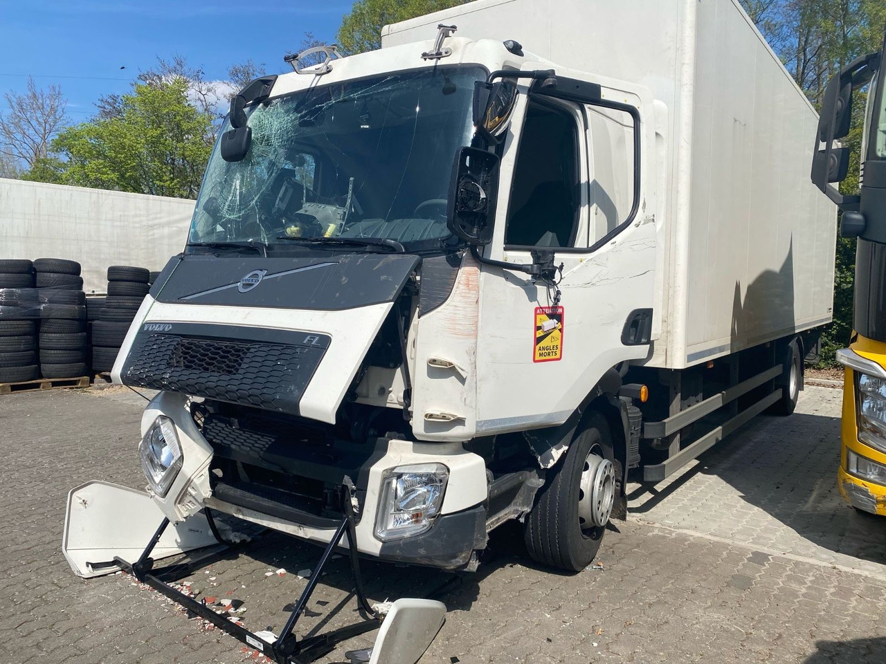 Volvo FL 16.280 Koffer Unfallschaden - Koffer LKW: das Bild 5 Volvo FL 16.280 Koffer Unfallschaden - Koffer LKW: das Bild 5