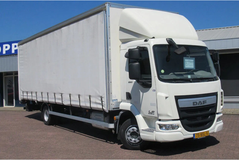 DAF LF 250 250 bak + klep + schuifzeil E6 - Plane LKW: das Bild 2 DAF LF 250 250 bak + klep + schuifzeil E6 - Plane LKW: das Bild 2