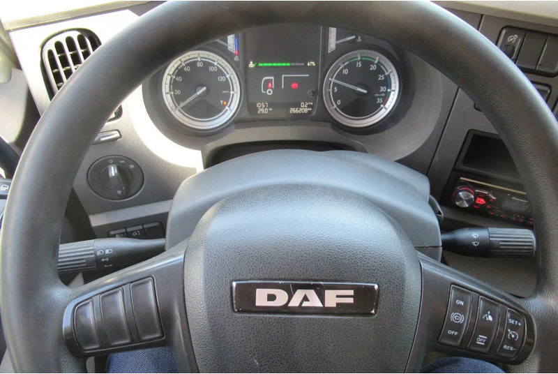 DAF LF 250 250 bak + klep + schuifzeil E6 - Plane LKW: das Bild 5 DAF LF 250 250 bak + klep + schuifzeil E6 - Plane LKW: das Bild 5