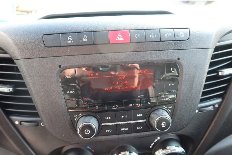 Koffer Transporter Iveco Daily 35S16 Bakwagen + Laadklep 750kg: das Bild 6