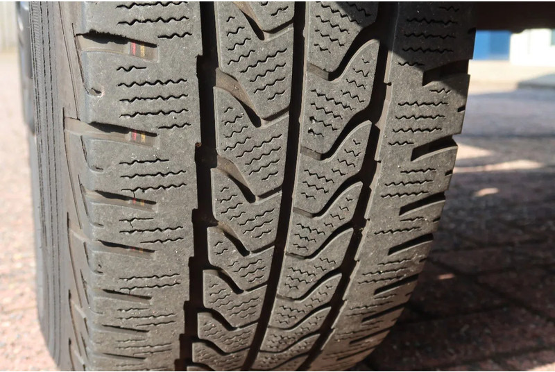 Koffer Transporter Iveco Daily 35S16 Bakwagen + Laadklep 750kg: das Bild 14