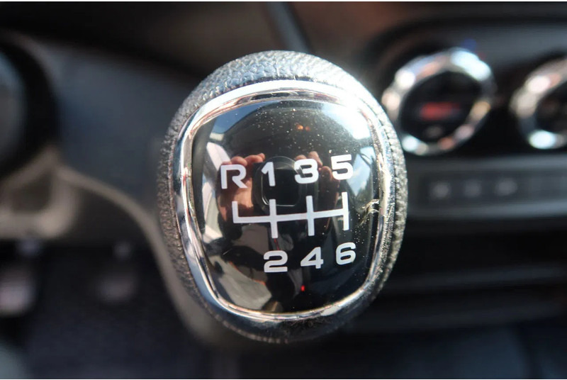 Koffer Transporter Iveco Daily 35S16 Bakwagen + Laadklep 750kg: das Bild 7