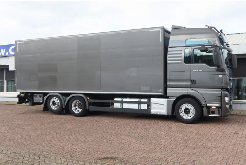 MAN TGX 26.500 6x2 Bak + Klep 3000 KG, FULL AIR SUSPENSION, SKY- LIGHTS. - Koffer LKW: das Bild 2 MAN TGX 26.500 6x2 Bak + Klep 3000 KG, FULL AIR SUSPENSION, SKY- LIGHTS. - Koffer LKW: das Bild 2