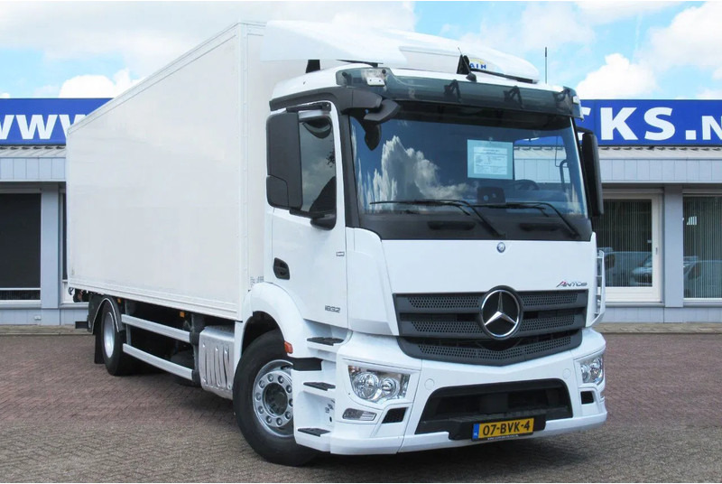 Mercedes-Benz Actros 1832 1832 LL 4x2 - Koffer LKW: das Bild 2 Mercedes-Benz Actros 1832 1832 LL 4x2 - Koffer LKW: das Bild 2