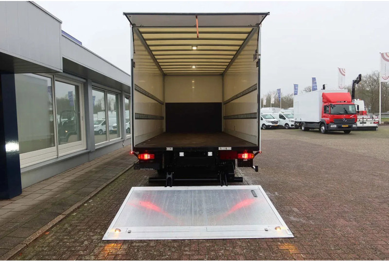 Mitsubishi Canter 7C18 Bakwagen + Laadklep - Koffer LKW: das Bild 4 Mitsubishi Canter 7C18 Bakwagen + Laadklep - Koffer LKW: das Bild 4