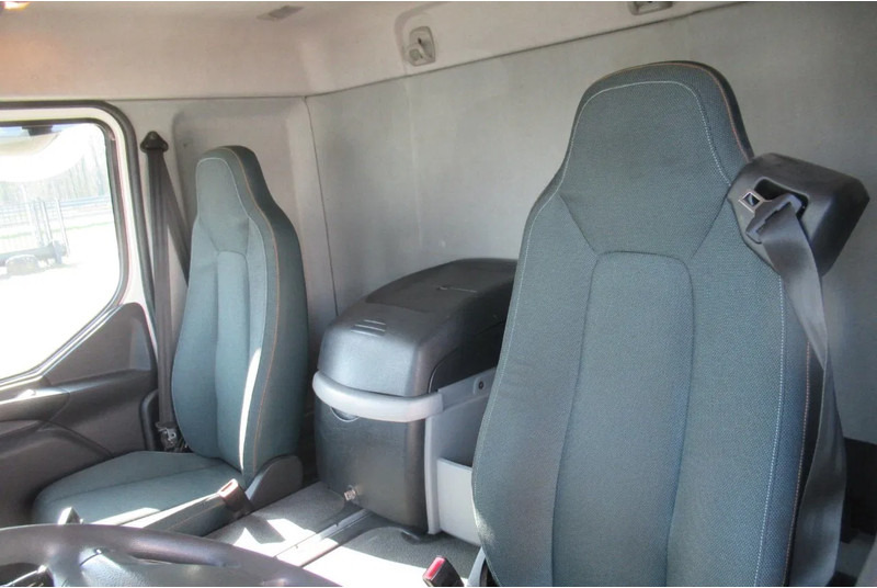 Volvo FL 250 Bakwagen + 6 deuren + Laadklep 2000 kg - Koffer LKW: das Bild 5 Volvo FL 250 Bakwagen + 6 deuren + Laadklep 2000 kg - Koffer LKW: das Bild 5