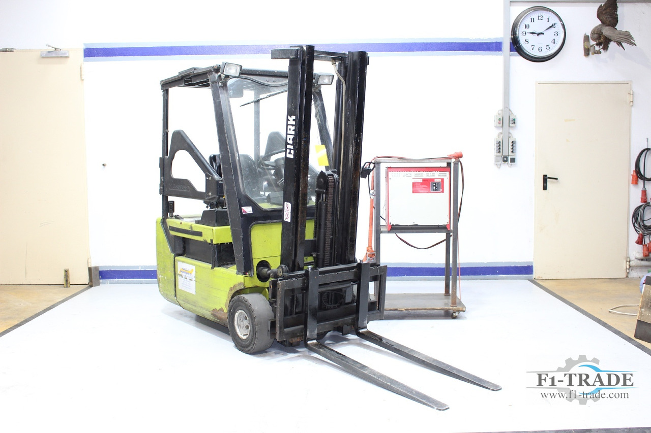CLARK CTM 16 S - Elektrostapler: das Bild 1 CLARK CTM 16 S - Elektrostapler: das Bild 1