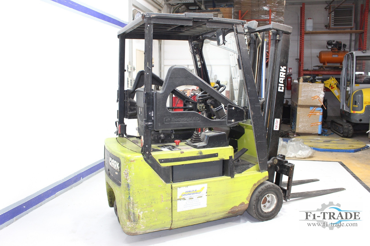 CLARK CTM 16 S - Elektrostapler: das Bild 3 CLARK CTM 16 S - Elektrostapler: das Bild 3