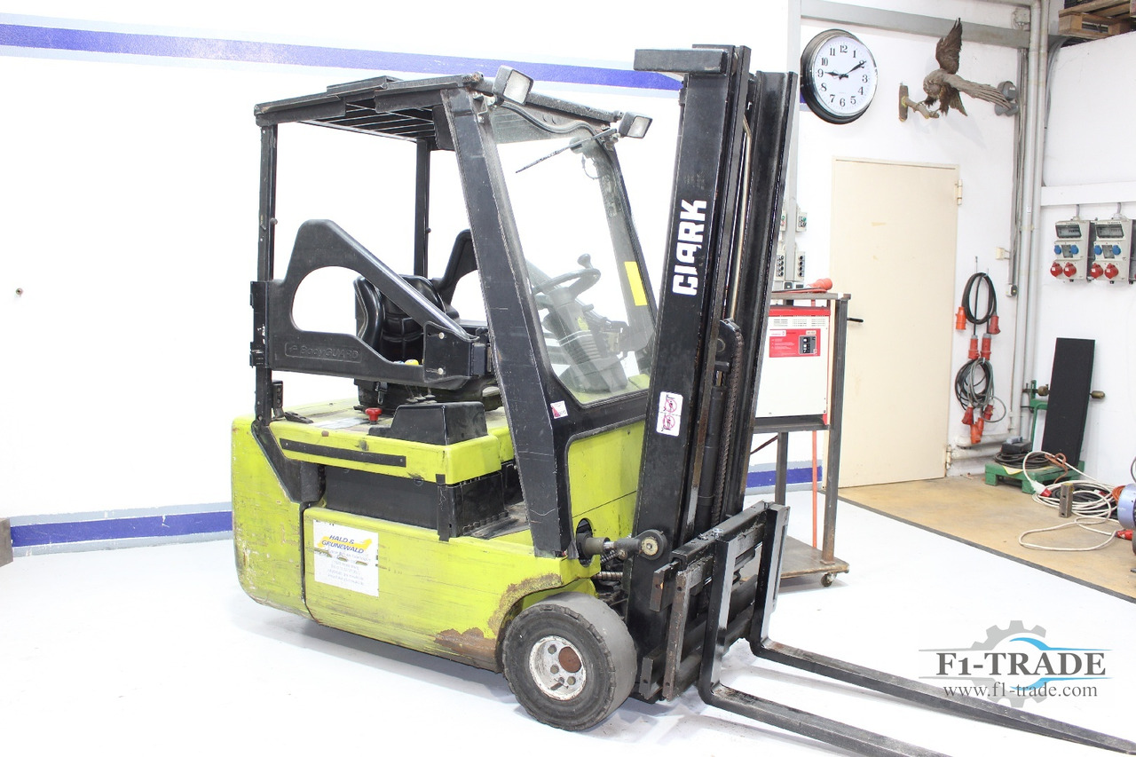 CLARK CTM 16 S - Elektrostapler: das Bild 2 CLARK CTM 16 S - Elektrostapler: das Bild 2