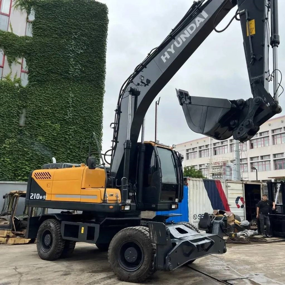 Hyundai R210W-9 - Mobilbagger: das Bild 2 Hyundai R210W-9 - Mobilbagger: das Bild 2