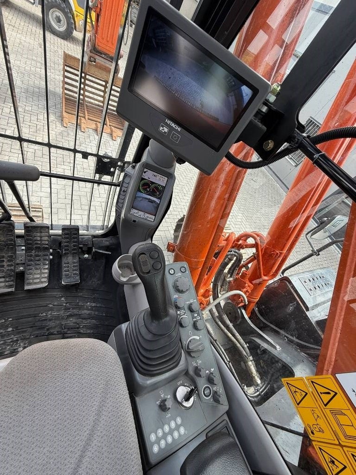 Kettenbagger Hitachi ZX 250 LC N-6: das Bild 11