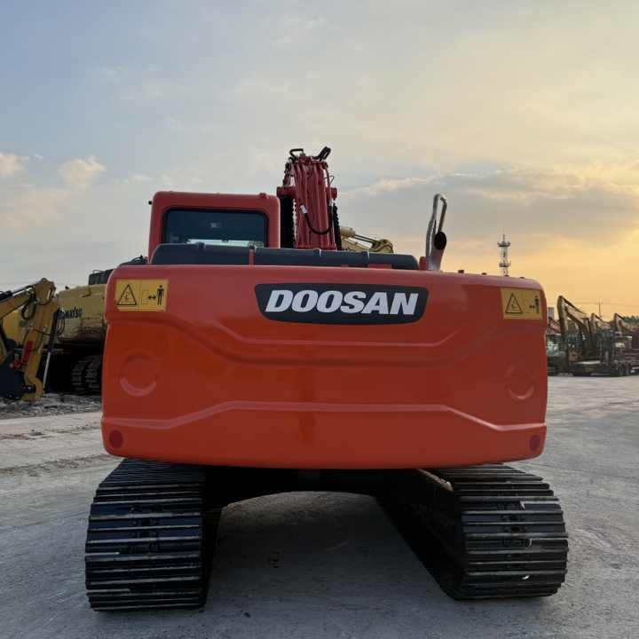 14 Ton Original Korea Used Doosan DX140LC-9c DX 140 150 225 300 Hydraulic Crawler Excavators in Good Condition Doosan140 - Bagger: das Bild 4 14 Ton Original Korea Used Doosan DX140LC-9c DX 140 150 225 300 Hydraulic Crawler Excavators in Good Condition Doosan140 - Bagger: das Bild 4