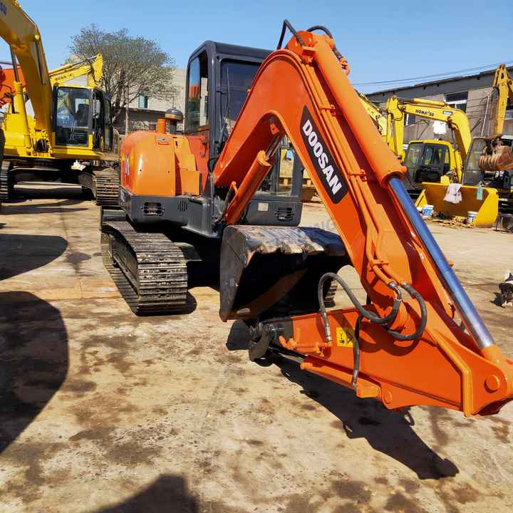 Awesome Performance Korea Imported Small Scale Used Doosan Dh60 Excavator - Kettenbagger: das Bild 1 Awesome Performance Korea Imported Small Scale Used Doosan Dh60 Excavator - Kettenbagger: das Bild 1