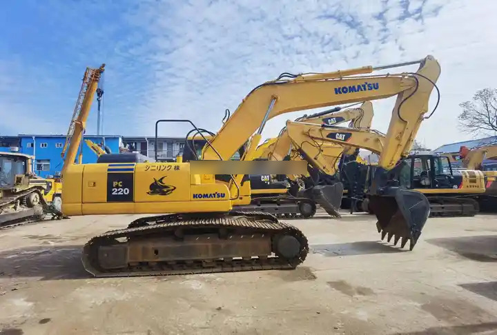 Good Condition Komatsu Used PC220-7 Hydraulic Crawler Excavator Suitable For Construction/ Agriculture Digging - Kettenbagger: das Bild 2 Good Condition Komatsu Used PC220-7 Hydraulic Crawler Excavator Suitable For Construction/ Agriculture Digging - Kettenbagger: das Bild 2