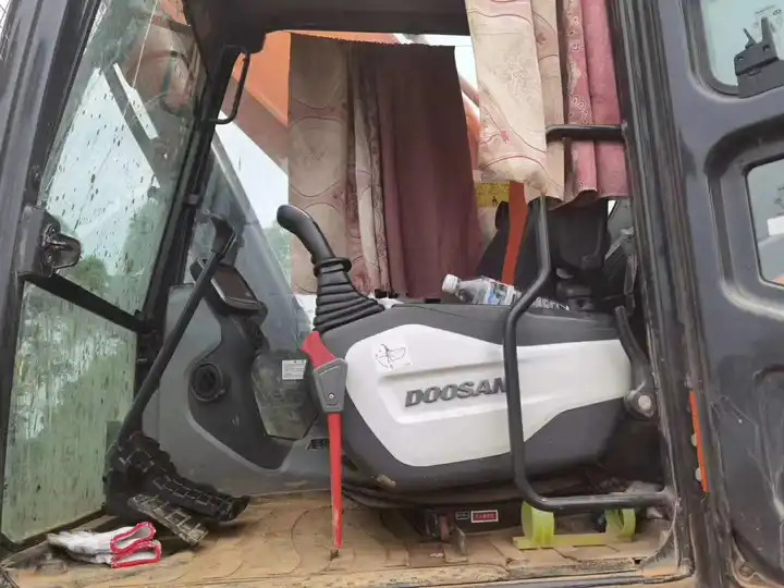 High Quality Second Hand Doosan Dx420 Excavator,Efficient,Energy-saving,And Suitable For Crushing Used Hand Excavators - Kettenbagger: das Bild 4 High Quality Second Hand Doosan Dx420 Excavator,Efficient,Energy-saving,And Suitable For Crushing Used Hand Excavators - Kettenbagger: das Bild 4