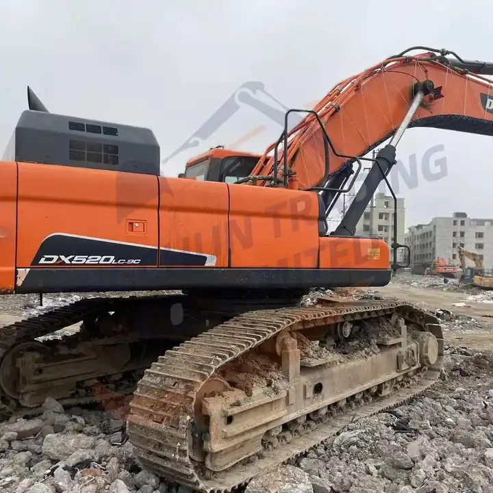USED KOREA BRAND DOOSAN EXCAVATOR DX520LC DX520LC-9 C HYDRAULIC BIG DIGGER GOOD CONDITION FOR SALE - Bagger: das Bild 1 USED KOREA BRAND DOOSAN EXCAVATOR DX520LC DX520LC-9 C HYDRAULIC BIG DIGGER GOOD CONDITION FOR SALE - Bagger: das Bild 1