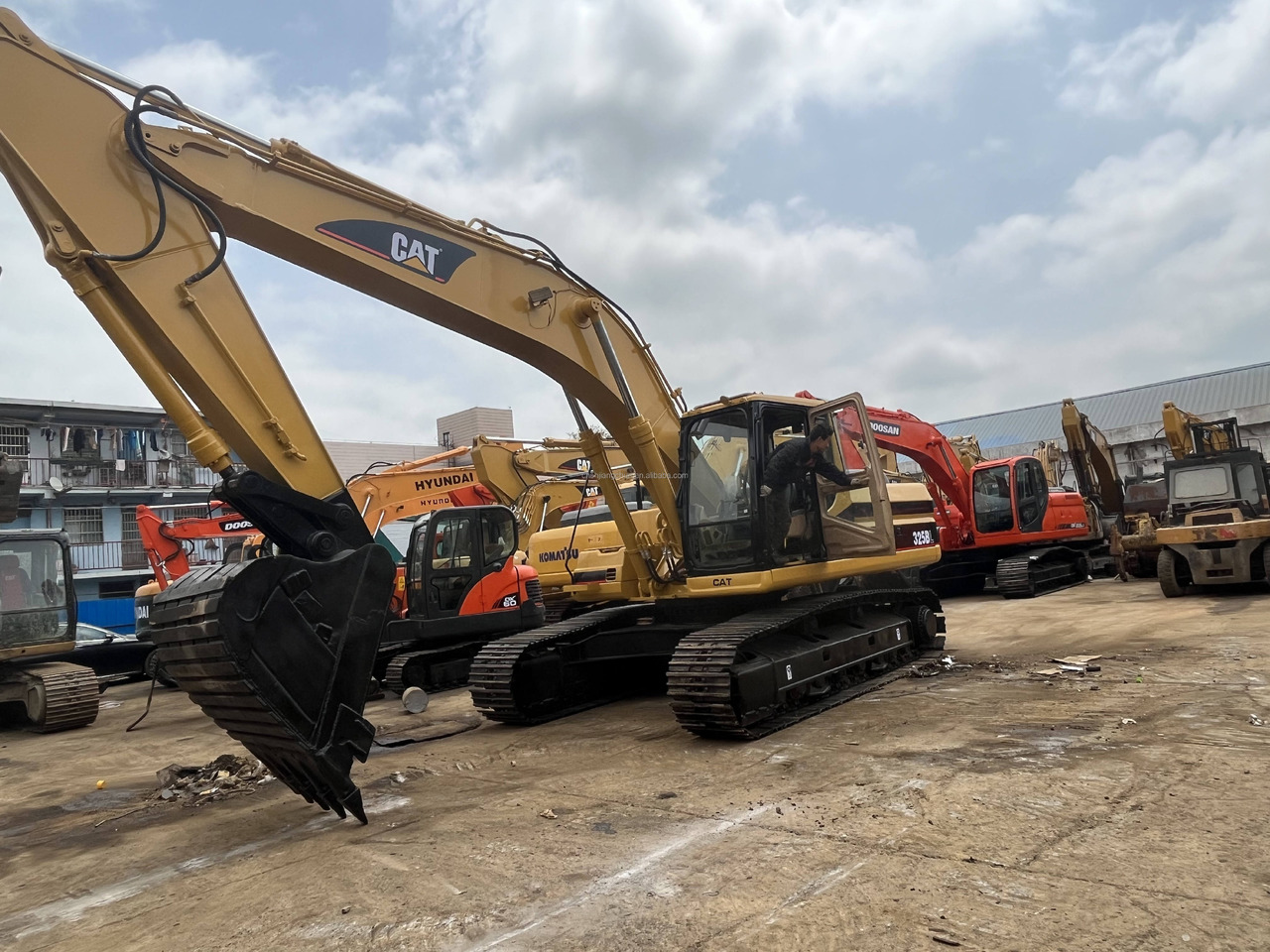 Used Caterpillar excavator CAT 325BL in good condition for sale - Kettenbagger: das Bild 4 Used Caterpillar excavator CAT 325BL in good condition for sale - Kettenbagger: das Bild 4