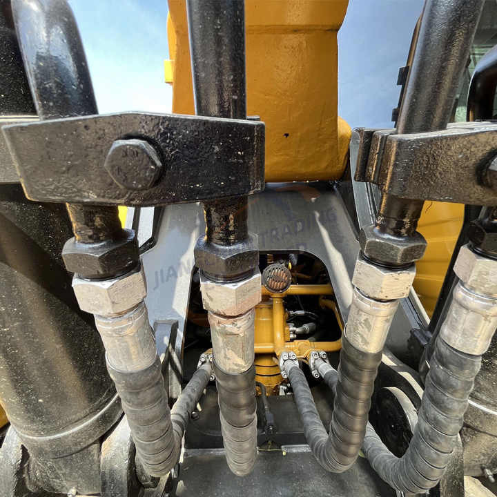 Used Excavator for Sale Sany Sy215C From Japan Contact for More Excavator - Bagger: das Bild 4 Used Excavator for Sale Sany Sy215C From Japan Contact for More Excavator - Bagger: das Bild 4