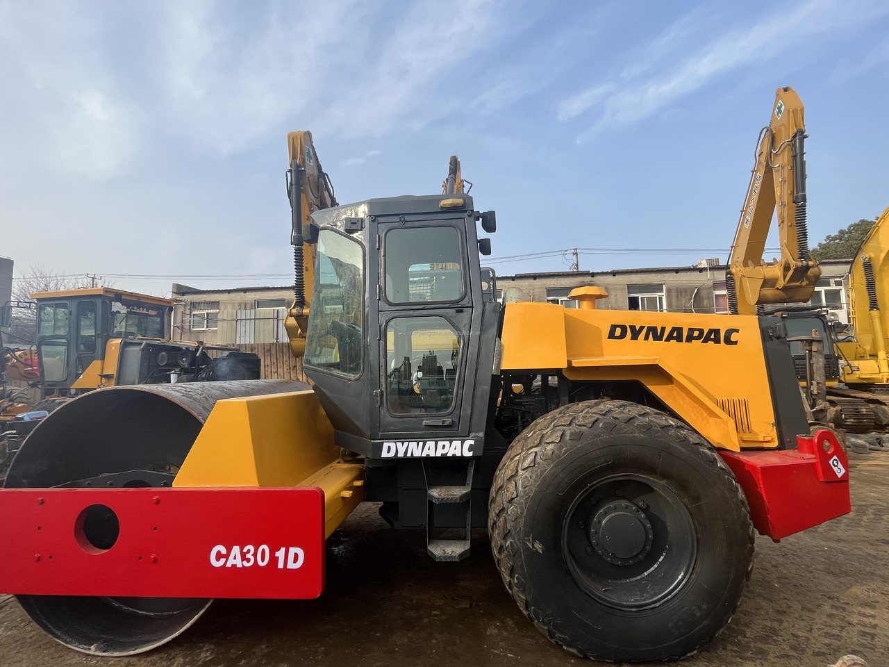 Used Original Dynapac Ca301d Road Rooller in high quality and cheap price with good operating in shanghai for Sale - Walzenzug: das Bild 1 Used Original Dynapac Ca301d Road Rooller in high quality and cheap price with good operating in shanghai for Sale - Walzenzug: das Bild 1