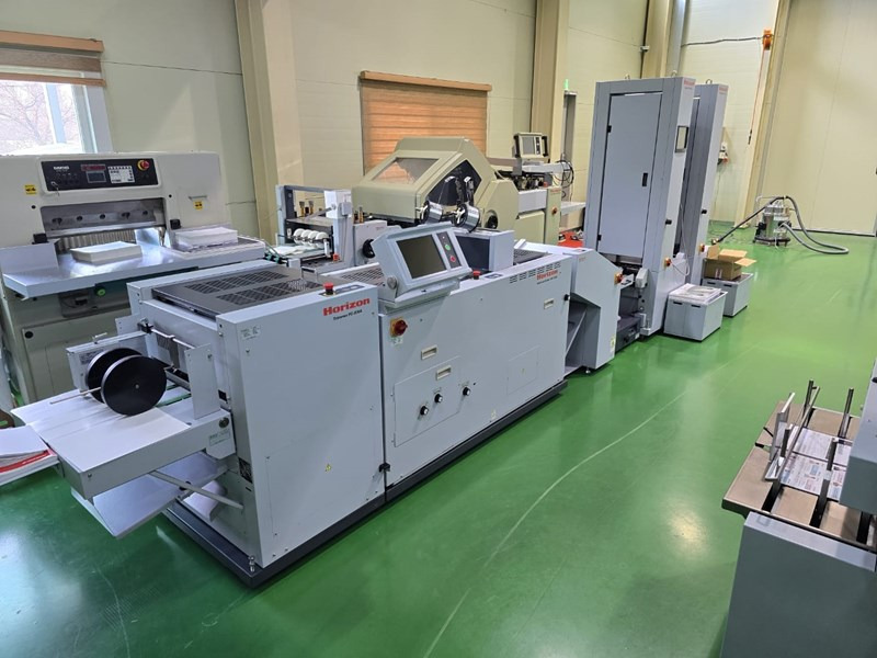 Horizon SPF-200A FC-200A VAC-100a VAC-100m | 2,5 Mio | 2015 - Druckmaschine: das Bild 1 Horizon SPF-200A FC-200A VAC-100a VAC-100m | 2,5 Mio | 2015 - Druckmaschine: das Bild 1