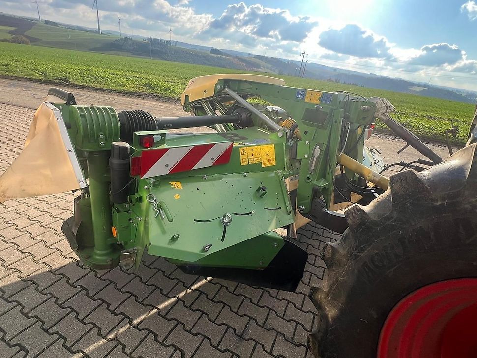 J.Reiff Sarl
Herr Stefan Neukirch - 77 Z.I in den - Mähwerk: das Bild 3 J.Reiff Sarl
Herr Stefan Neukirch - 77 Z.I in den - Mähwerk: das Bild 3