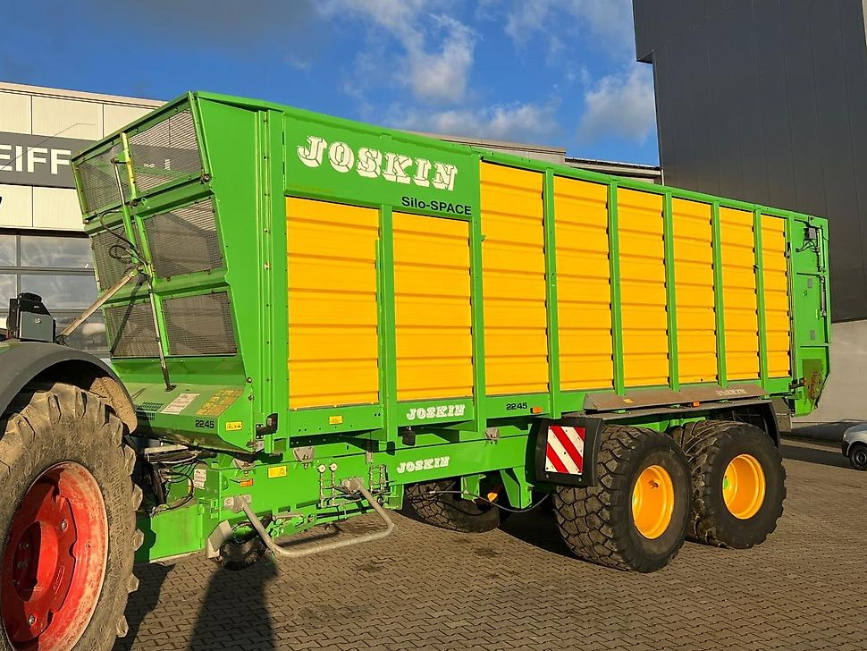 J.Reiff Sarl
Herr Stefan Neukirch - 77 Z.I in den - Landwirtschaftlicher Anhänger: das Bild 2 J.Reiff Sarl
Herr Stefan Neukirch - 77 Z.I in den - Landwirtschaftlicher Anhänger: das Bild 2