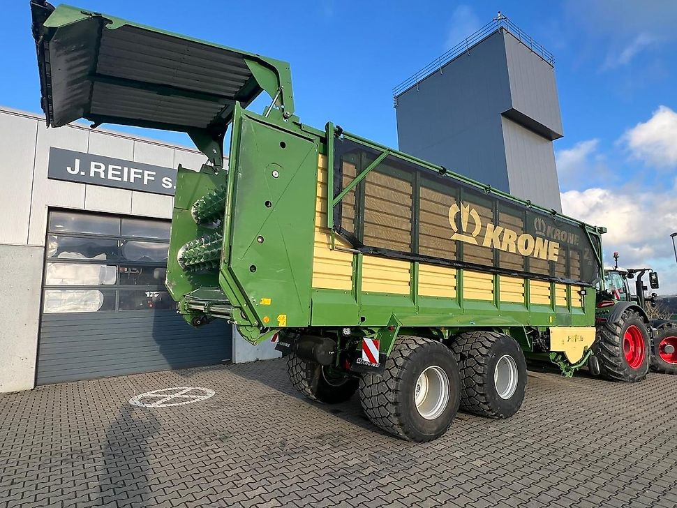 J.Reiff Sarl
Herr Stefan Neukirch - 77 Z.I in den - Ladewagen: das Bild 4 J.Reiff Sarl
Herr Stefan Neukirch - 77 Z.I in den - Ladewagen: das Bild 4