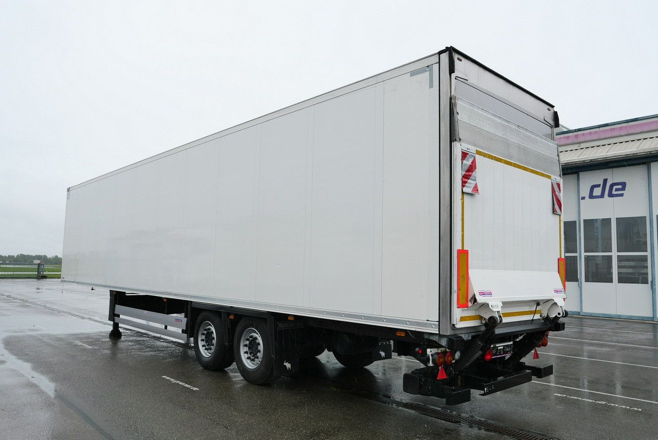 Schmitz Cargobull SKO 18 /LBW BÄR 2500 kg / CARRIER 1550 / LIFT - Kühlkoffer Auflieger: das Bild 1 Schmitz Cargobull SKO 18 /LBW BÄR 2500 kg / CARRIER 1550 / LIFT - Kühlkoffer Auflieger: das Bild 1