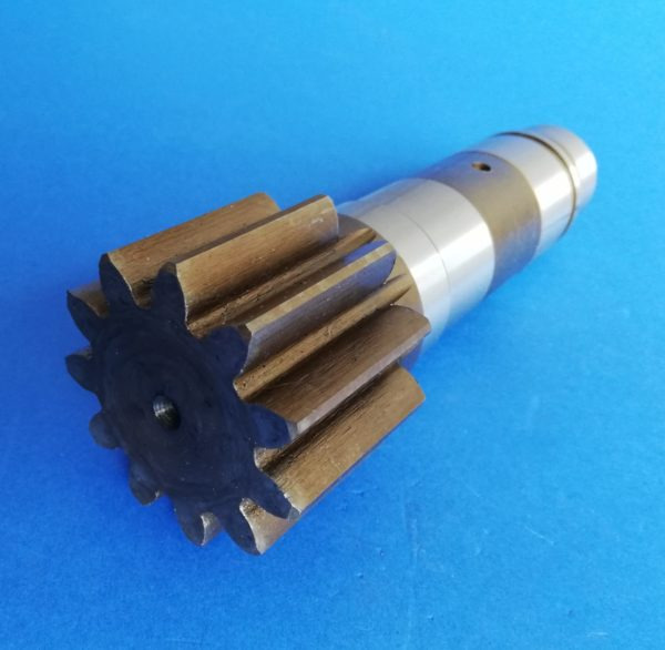 010370A Komatsu PC10-7 Swing Motor Shaft - Schwenkmotor für Baumaschine: das Bild 1 010370A Komatsu PC10-7 Swing Motor Shaft - Schwenkmotor für Baumaschine: das Bild 1