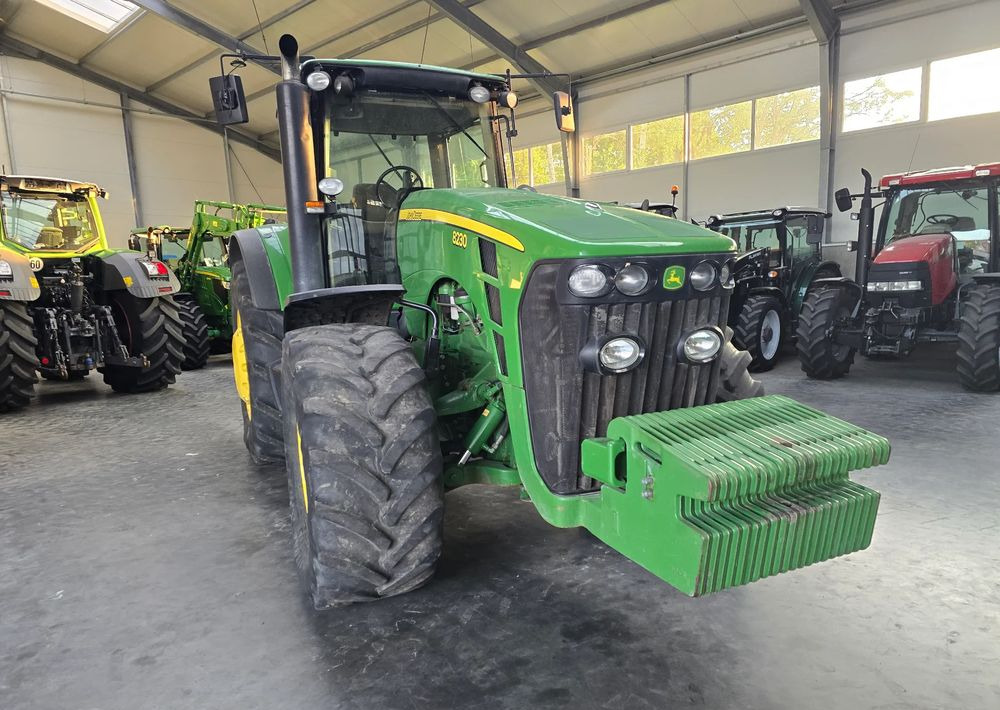 John Deere 8230 - Traktor: das Bild 2 John Deere 8230 - Traktor: das Bild 2