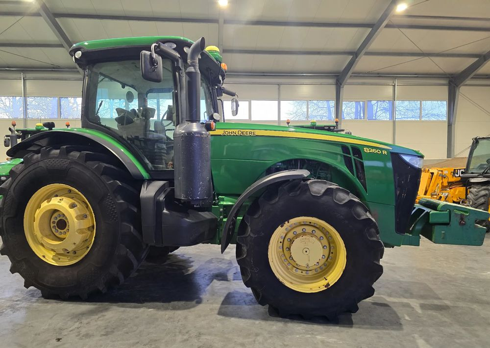 John Deere 8260R - Traktor: das Bild 5 John Deere 8260R - Traktor: das Bild 5