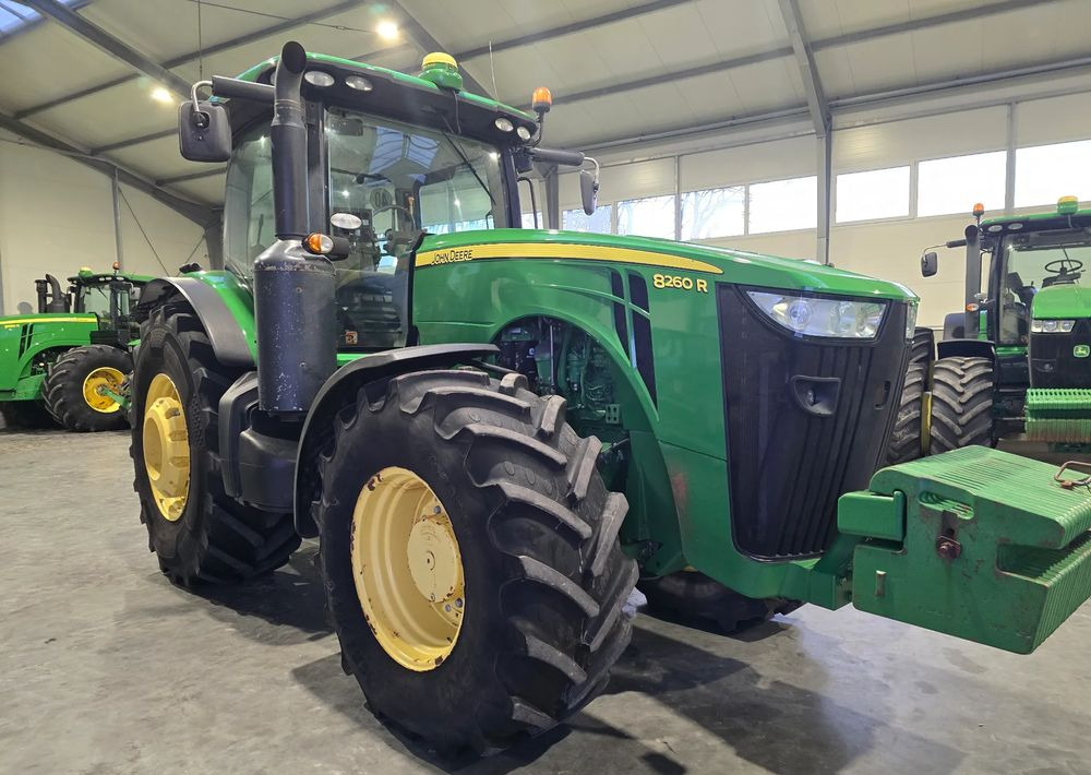 John Deere 8260R - Traktor: das Bild 2 John Deere 8260R - Traktor: das Bild 2