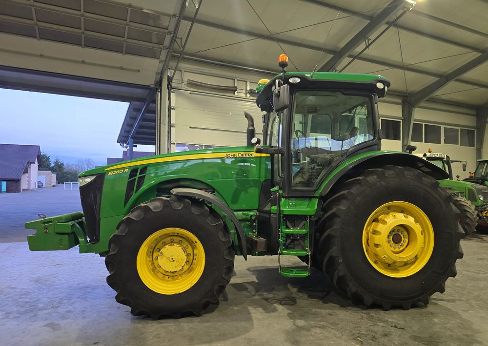 John Deere 8260R - Traktor: das Bild 4 John Deere 8260R - Traktor: das Bild 4