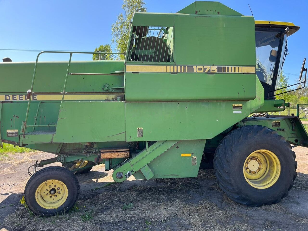 John Deere 1075 - Mähdrescher: das Bild 2 John Deere 1075 - Mähdrescher: das Bild 2