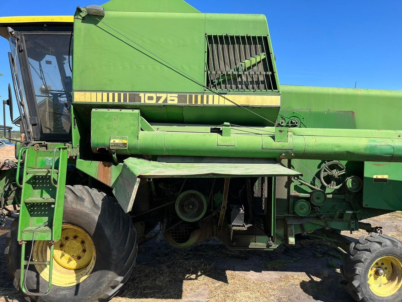 John Deere 1075 - Mähdrescher: das Bild 1 John Deere 1075 - Mähdrescher: das Bild 1