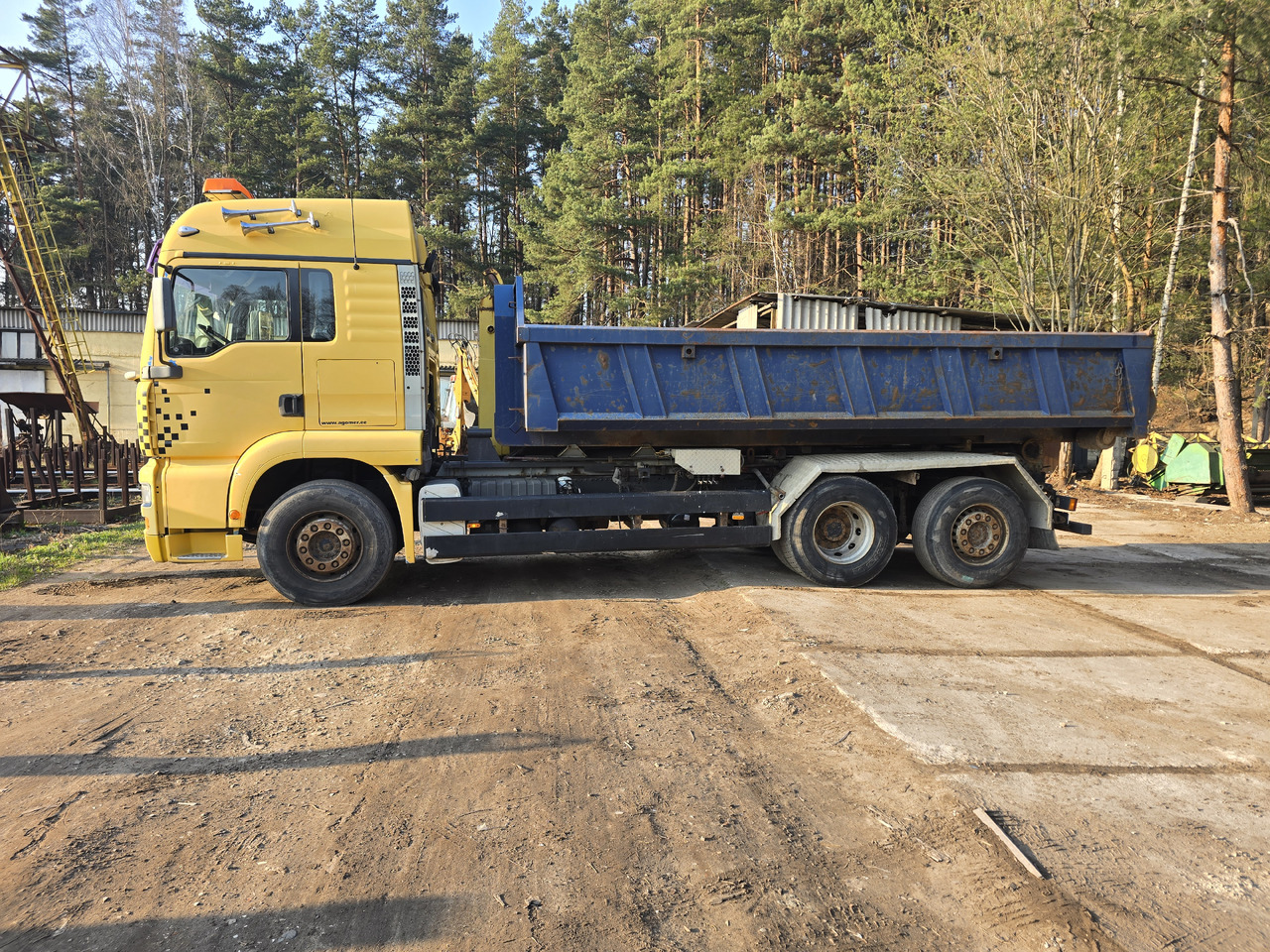 MAN TGA 26.413 - Abrollkipper: das Bild 2 MAN TGA 26.413 - Abrollkipper: das Bild 2