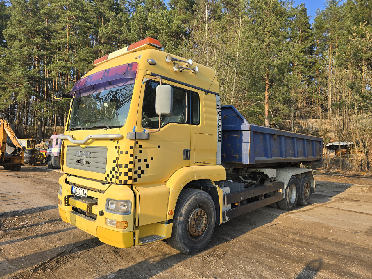 MAN TGA 26.413 - Abrollkipper: das Bild 1 MAN TGA 26.413 - Abrollkipper: das Bild 1