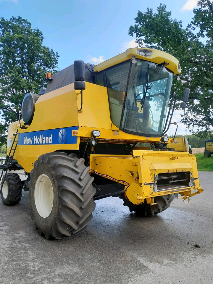New Holland TC5070 - Mähdrescher: das Bild 1 New Holland TC5070 - Mähdrescher: das Bild 1