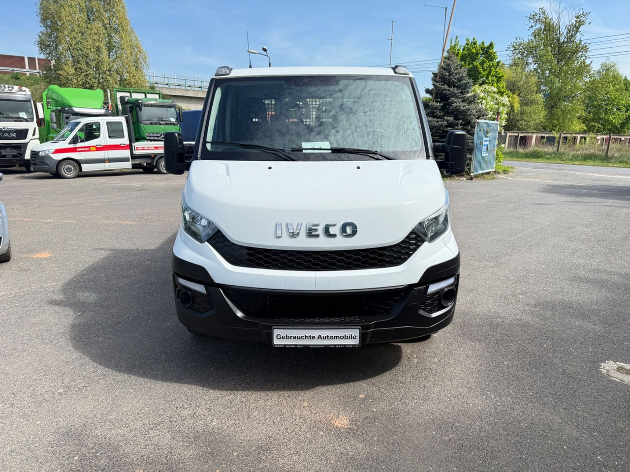 Iveco Daily Doppelkabine 35 S 130 7 Sitzer - Pritsche Transporter: das Bild 1 Iveco Daily Doppelkabine 35 S 130 7 Sitzer - Pritsche Transporter: das Bild 1