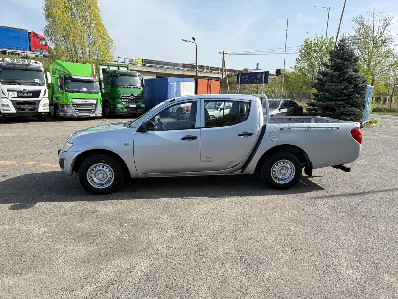 Mitsubishi L200 Inform Doppelkabine 2WD - SUV/ Geländewagen: das Bild 3 Mitsubishi L200 Inform Doppelkabine 2WD - SUV/ Geländewagen: das Bild 3