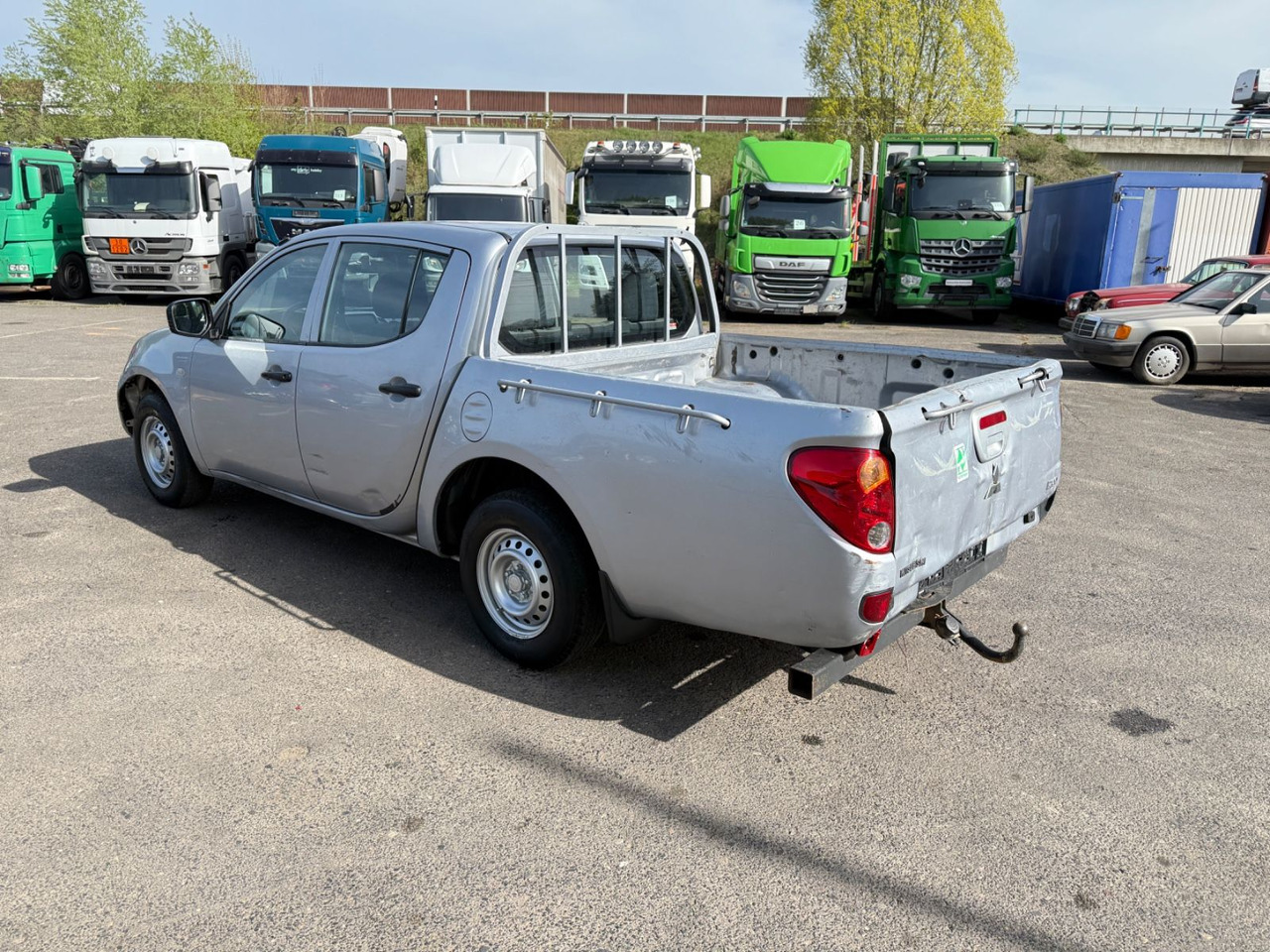 Mitsubishi L200 Inform Doppelkabine 2WD - SUV/ Geländewagen: das Bild 4 Mitsubishi L200 Inform Doppelkabine 2WD - SUV/ Geländewagen: das Bild 4
