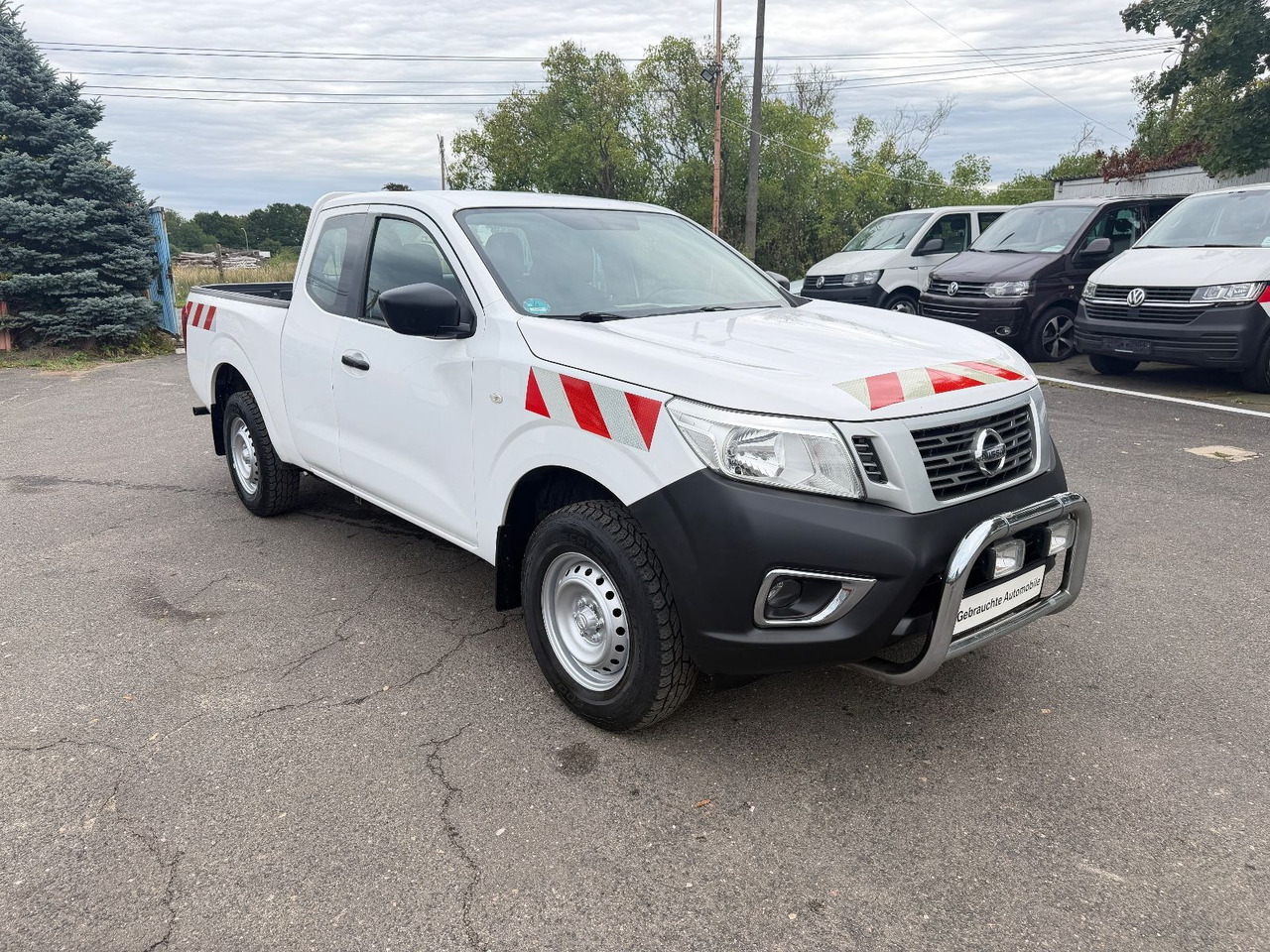 Nissan Navara NP300 Visia King Cab 4x4 - SUV/ Geländewagen: das Bild 2 Nissan Navara NP300 Visia King Cab 4x4 - SUV/ Geländewagen: das Bild 2