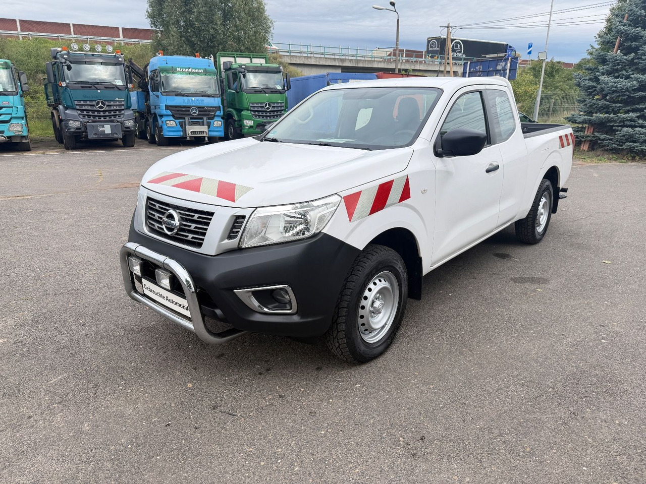 Nissan Navara NP300 Visia King Cab 4x4 - SUV/ Geländewagen: das Bild 3 Nissan Navara NP300 Visia King Cab 4x4 - SUV/ Geländewagen: das Bild 3
