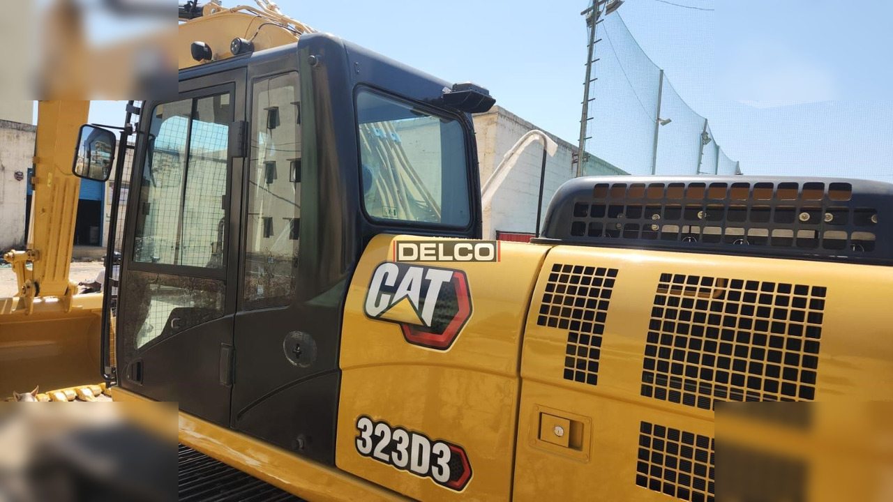 CATERPILLAR 323D3 - Kettenbagger: das Bild 2 CATERPILLAR 323D3 - Kettenbagger: das Bild 2
