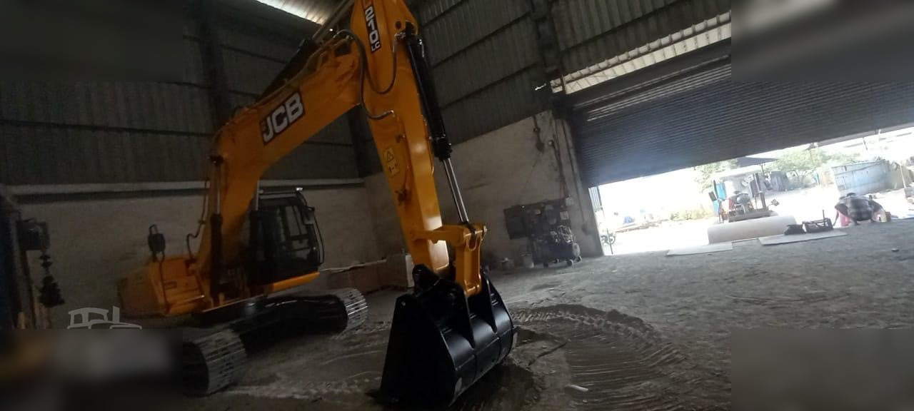 Kettenbagger neu kaufen JCB JS210 LC: das Bild 8