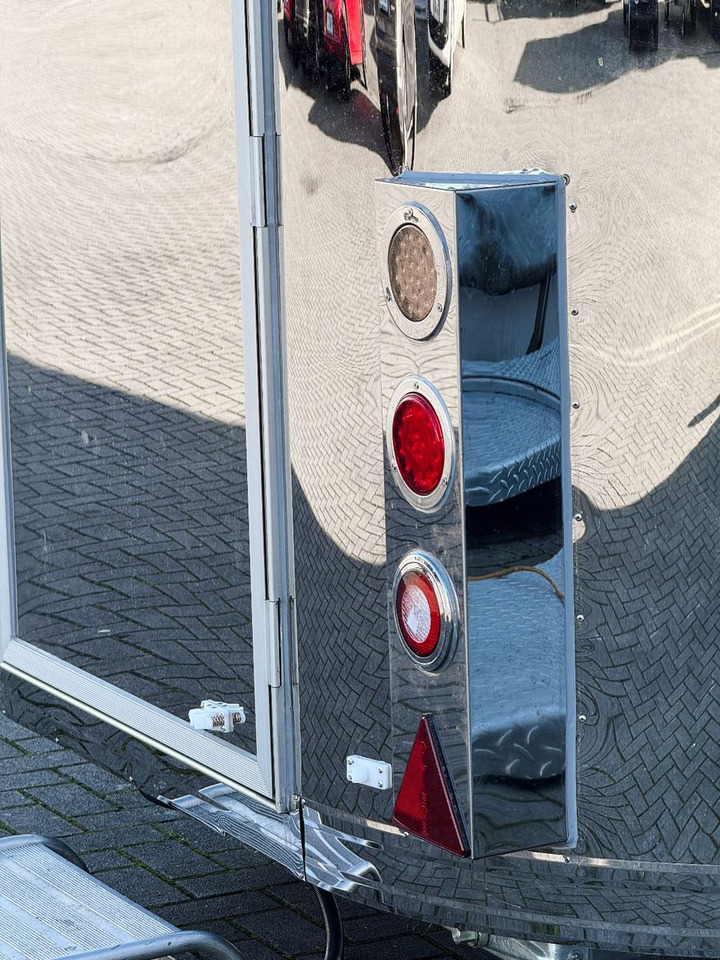 Esselmann Delistar Foodtruck 6000 ähn. Airstream - Verkaufsanhänger: das Bild 4 Esselmann Delistar Foodtruck 6000 ähn. Airstream - Verkaufsanhänger: das Bild 4