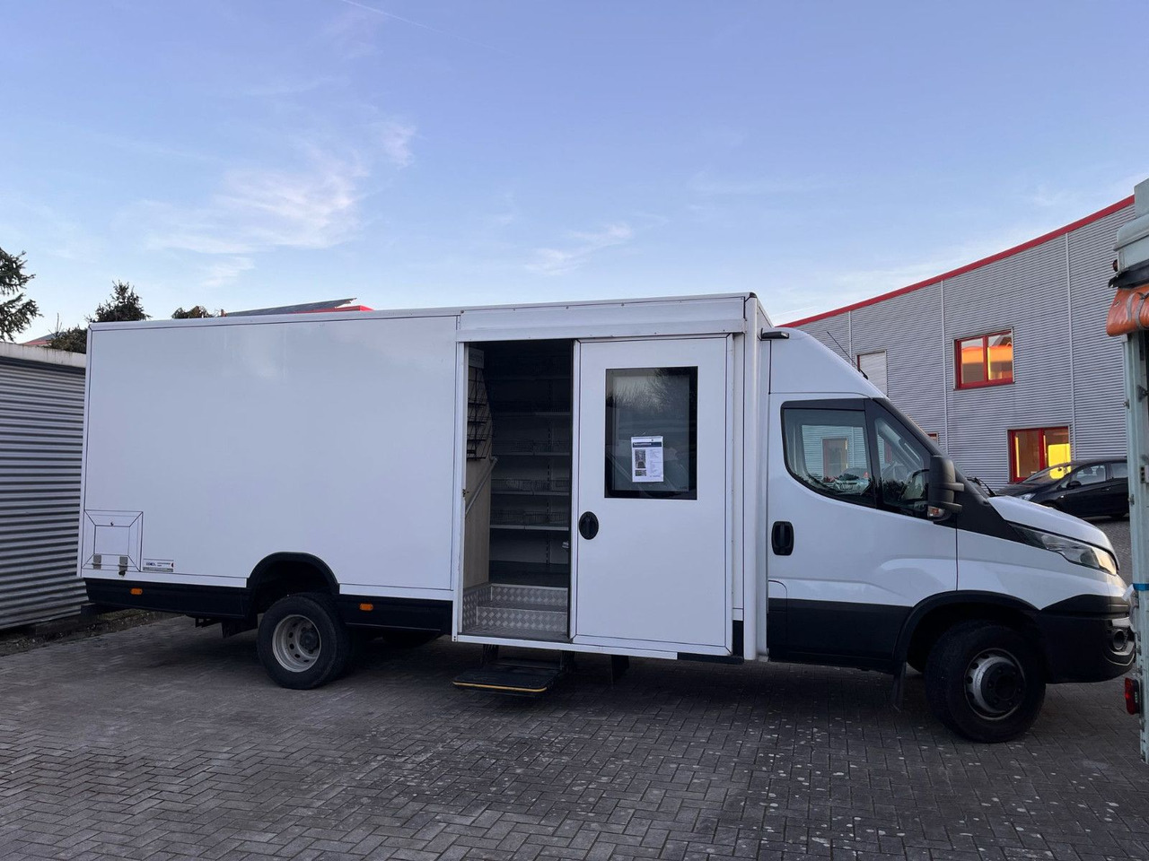 Iveco Daily SB Mobil - Verkaufsfahrzeug: das Bild 1 Iveco Daily SB Mobil - Verkaufsfahrzeug: das Bild 1
