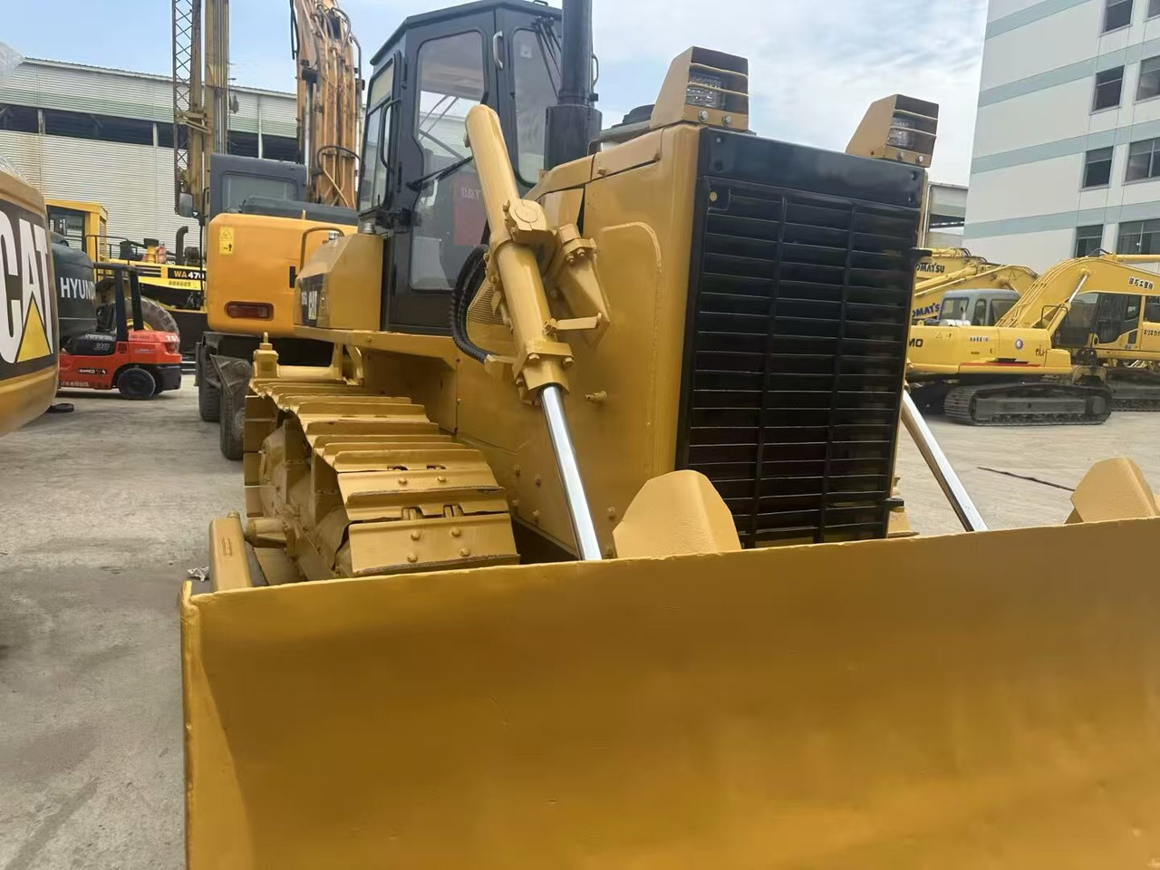 CAT D6G - Bulldozer: das Bild 2 CAT D6G - Bulldozer: das Bild 2