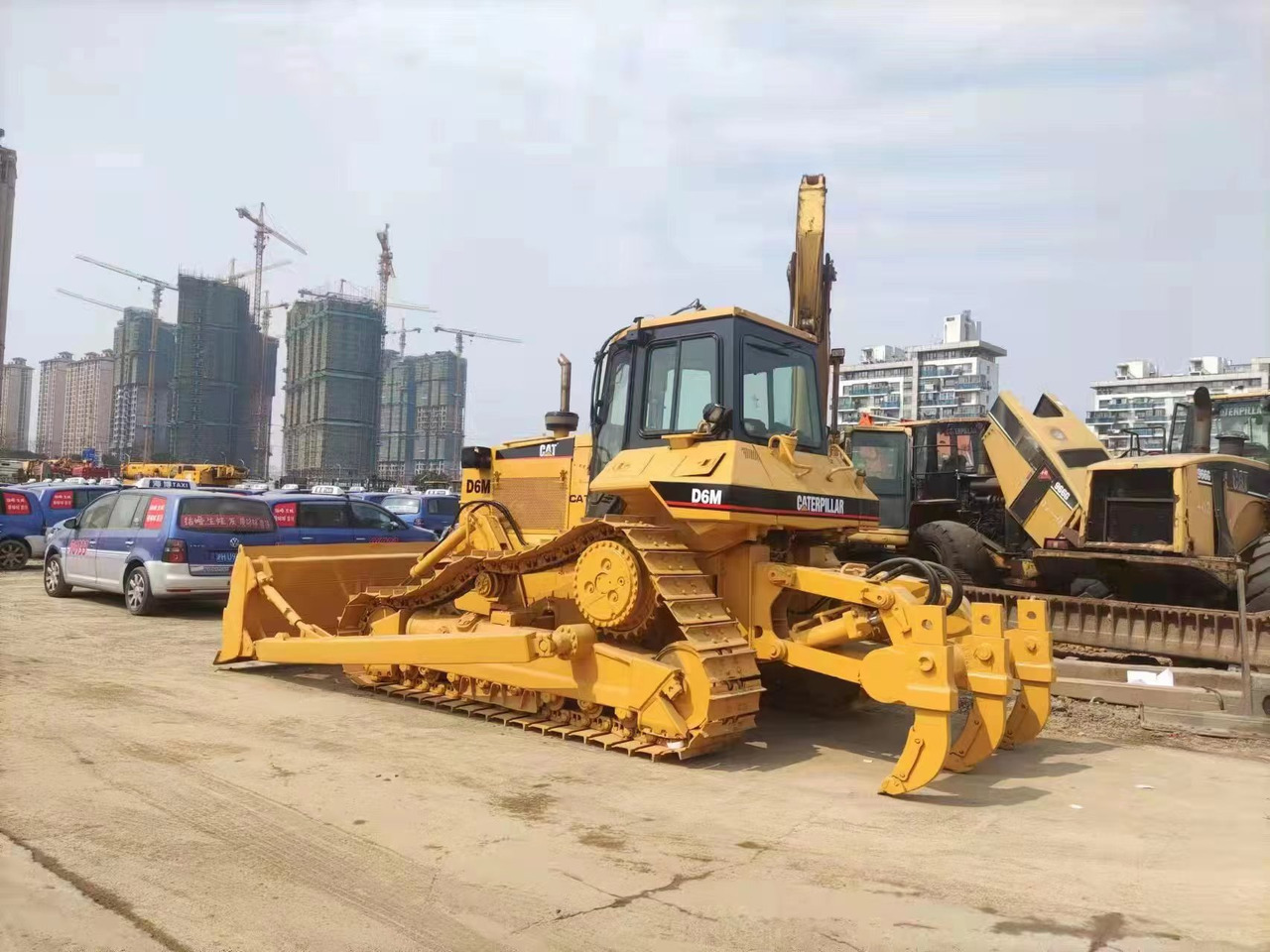 CAT D6M - Bulldozer: das Bild 2 CAT D6M - Bulldozer: das Bild 2